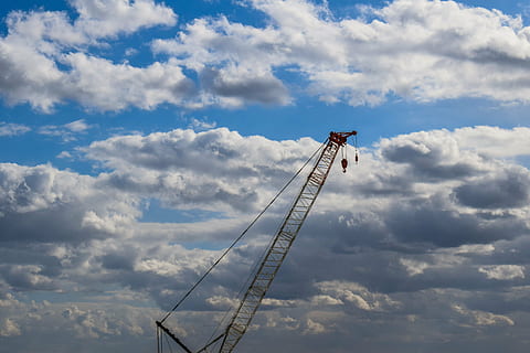 derek, langit, awan, konstruksi, pengembangan, industri konstruksi, peralatan, biru, crane - mesin konstruksi, baja, Arsitektur, menara, industri, awan - langit, tampilan sudut rendah, alam, hari, tidak ada orang, mesin, angkutan, di luar rumah, logam, panjang tinggi, warna putih, moda transportasi, penerbangan, struktur yang dibangun, peralatan konstruksi, 5K, CC0, domain publik, bebas royalti