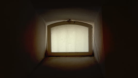 ventana, oscuro, ligero, fachada, sombra, arquitectura, oscuridad, melancólico, romántico, edificio, estado animico, albañilería, antiguo, nostalgia, impresión, adentro, nadie, pared - característica de la construcción, arco, día, puerta, Entrada, ausencia, luz del sol, prisión, estructura construida, naturaleza, cuarto doméstico, tranquilidad, Luz al final del túnel, 5K, CC0, dominio público, libre de derechos