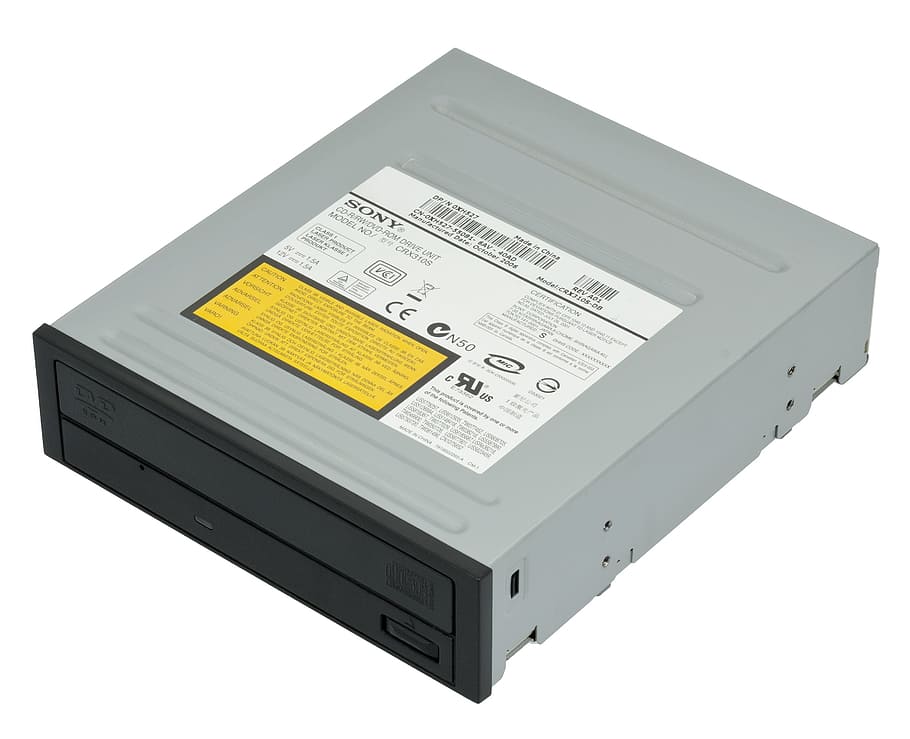 sony, intern, PC, DVD, disc, dvd, conduir, sol objecte, fons blanc, cap gent, primer pla, tallar, tecnologia, a l'interior, tir de l'estudi, comunicació, negocis, dades, text, groc, connexió, tecnologia sense fils, natura morta, equipament elèctric, nombre, metall, ordinador, 2K