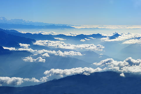 scénique, vue, des nuages, les montagnes, bleu, ciel, atmosphère, lumière du jour, paradis, haute, lumière, Montagne, la nature, en plein air, Météo, nuage - ciel, beauté dans la nature, environnement, paysages - nature, tranquillité, cloudscape, scène tranquille, idyllique, personne, lumière du soleil, journée, arrière-plans, ciel dramatique, au dessus de, vent, douceur, 4K, CC0, domaine public, libre de droits