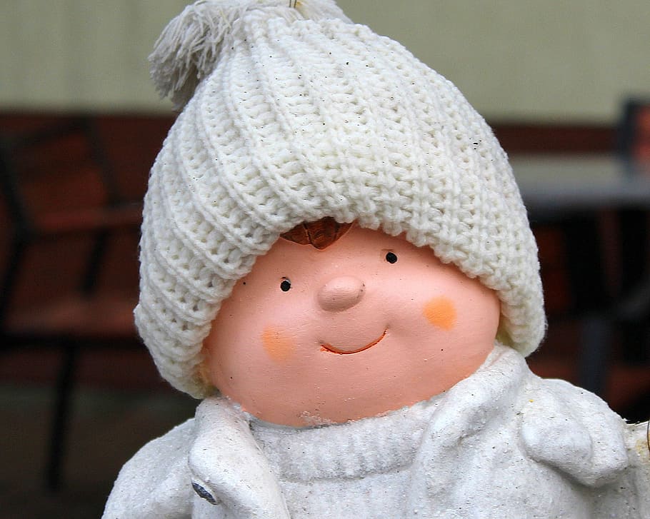 vinter, barn, kasket, ansigt, figuren, hovedet af, strik hat, barndom, repræsentation, hat, menneskelig repræsentation, Kunst og håndværk, tøj, fokus på forgrunden, tæt på, baby, ung, skulptur, afkom, hovedskud, håndværk, legetøj, portræt, kvindelig lighed, uskyld, varme tøj, 1080P