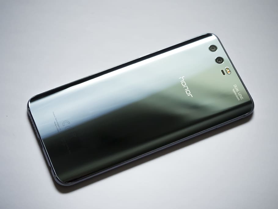 huawei, honor 9, smartphone, android, dispositiu, modern, mòbil, gadget, sense fils, cel·la, tocar, telèfon, pantalla tàctil, esquena, reflexiu, doble càmera, flaix, logotip, tecnologia sense fils, comunicació, connexió, tecnologia, tir de l'estudi, telèfon intel·ligent, dispositiu d’informació portàtil, fons blanc, sol objecte, a l'interior, primer pla, telèfon mòbil, cap gent, portabilitat, gris, comoditat, pantalla, Internet, natura morta, còpia espai, equipament elèctric, 4K