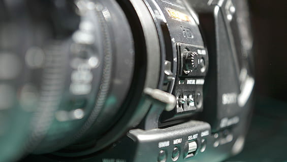 Kamera, Makro, Sony, Elektronik, Sony, Elektronik, keine Leute, Nahansicht, drinnen, Technologie, Cockpit, Tag, Fotografie-Themen, Kamera - Fotoausrüstung, schwarze Farbe, extreme Nahaufnahme, selektiver Fokus, Fotoausrüstung, modern, Objektiv - optisches Instrument, Digitalkamera, Elektronik-Industrie, Kommunikation, Ausrüstung, Flugzeug, Steuerung, Fahrzeuginnenraum, Druckknopf, Luxus, 4K, CC0, gemeinfrei, lizenzfrei