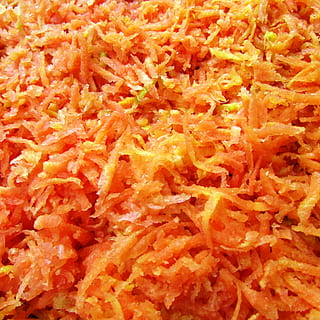 Karotte, raspers, Reiben, geschnitten, Dharwad, Indien, Gemüse, Salat, ungekochtes vegetarisches Essen, Lebensmittel, Vollbild, orange Farbe, Hintergründe, Essen und Trinken, Frische, keine Leute, Nahansicht, Wohlbefinden, gesundes Essen, drinnen, Stillleben, Obst, High Angle View, Natur, Scheibe, Studioaufnahme, gerieben, lebendige Farbe, Orange, 2K, CC0, gemeinfrei, lizenzfrei