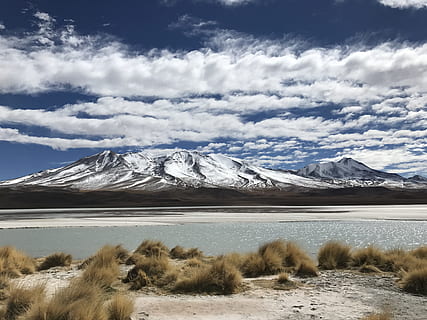 frio, neve, panorama, natureza, nuvens, luz do dia, lago, montanha, cênico, céu, agua, inverno, scenics - natureza, beleza na natureza, nuvem - céu, temperatura fria, cena tranquila, tranquilidade, montanha coberta de neve, meio Ambiente, cena não urbana, ninguém, dia, cadeia de montanhas, Pico da montanha, salar plano, 4K, CC0, domínio público, royalty free
