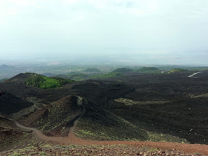 aèria, foto, marró, turons, ennuvolat, cel, durant el dia, ampli, foto d'angle, muntanyes, turó, ruta, núvol, Camí, pista, paisatge, muntanya, naturalesa, terra, passar per alt, vista panoràmica, vista aèria, cresta de muntanya, recreació, brutícia, medi ambient, bellesa a la natura, escena tranquil·la, escenics - natura, tranquil·litat, escena no urbana, dia, núvol - cel, cap gent, arbre, remot, idíl·lic, planta, a l'aire lliure, boira, clima, 2K, CC0, domini públic, lliure de regalies