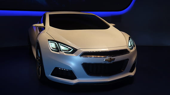 cotxe, blanc, ràpid, esport de motor, nit, vehicle terrestre, cursa esportiva, primer pla, automòbil, manera de transport, transport, modern, cotxe esportiu, il·luminat, faro, equips d’il·luminació, a l'interior, tir de l'estudi, cap gent, cotxe de carreres, fons negre, luxe, fosc, crom, color plata, netejar, 2K, CC0, domini públic, lliure de regalies