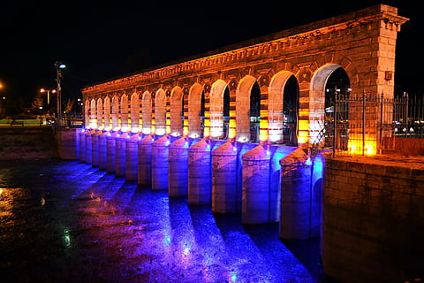 konya, beyşehir, odbicie, łuk, oświetlony, noc, architektura, zbudowana struktura, na zewnątrz budynku, Miasto, sprzęt oświetleniowy, z rzędu, żadnych ludzi, ulica, cele podróży, Natura, historia, przeszłość, na dworze, religia, niebo, światła, wiara, kolumna architektoniczna, fioletowy, życie nocne, 5K, CC0, domena publiczna, darmowe zdjęcia