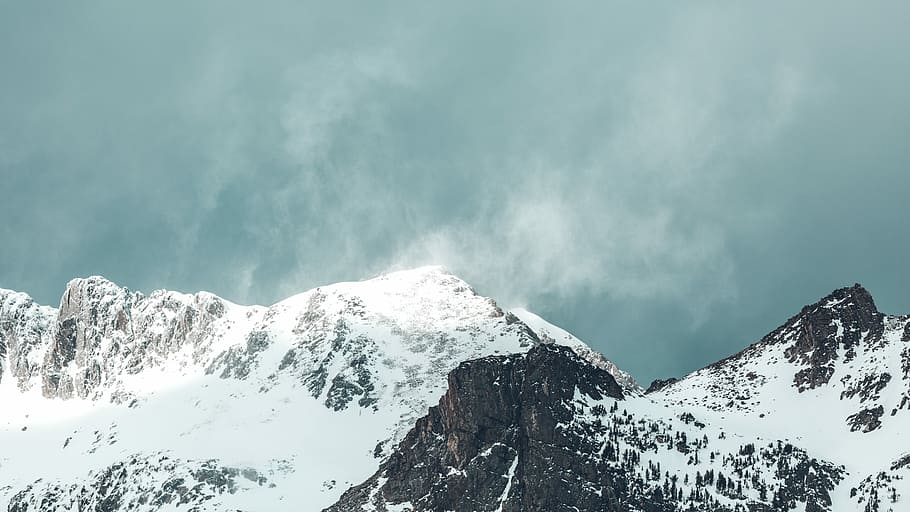 gris, muntanya, cobert, neu, rocós, blanc, ky, muntanyes, cel, núvols, roques, penya-segat, paisatge, desert, naturalesa, explorar, hivern, boira, núvol, fred, temperatura de fred, bellesa a la natura, escenics - natura, Serra, medi ambient, muntanya nevada, núvol - cel, tranquil·litat, cap gent, escena tranquil·la, cim de muntanya, panoràmica, tempesta, a l'aire lliure, clima extrem, pi, 5K