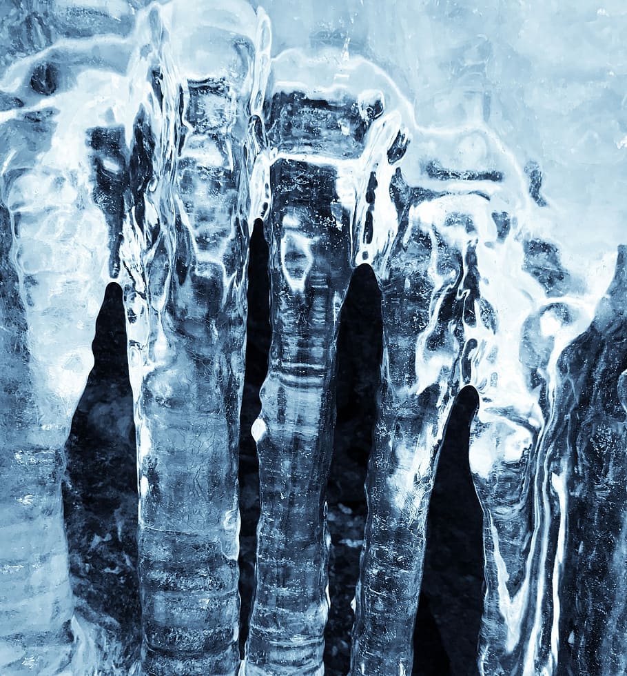 Eis, Geister, Spirituosen, gruslig, Glasur, gefroren, Wasser, Frost, kalte Temperatur, keine Leute, Nahansicht, Natur, Winter, Eiszapfen, Blau, drinnen, Muster, Bewegung, Schönheit in der Natur, Umgebung, Tag, Hintergründe, schmelzen, Reinheit, fließendes Wasser, 2K