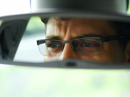 oog, spiegel, fat, auto, een persoon, mensen, het rijden, volwassen, venster, Kaukasische etniciteit, mannen, bril, portret, menselijk lichaamsdeel, detailopname, menselijk gezicht, lichaamsdeel, hoofdschot, selectieve aandacht, mensenoog, wijze van transport, op zoek, motorvoertuig, reflectie, vooraanzicht, brillen, 2K, CC0, publiek domein, royaltyvrij