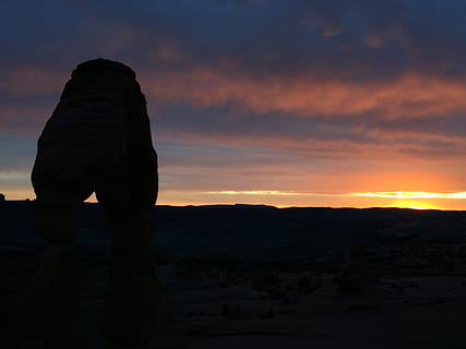 Sonnenuntergang, moab, Wüste, Himmel, wolke - himmel, Silhouette, Schönheit in der Natur, orange Farbe, Szenen - Natur, Natur, ruhige Szene, Ruhe, Menschen, Lebensstile, solide, Stehen, echte Menschen, draußen, Rock, Männer, Freizeitbeschäftigung, Rock - Objekt, 2K, CC0, gemeinfrei, lizenzfrei