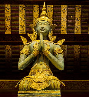 Gottheit, beten, Tempelanlage, Tempel, Nordthailand, Religion, Glauben, Anbetungsstätte, goldfarben, Spiritualität, Statue, Kunst und Handwerk, Skulptur, die Architektur, Darstellung, keine Leute, menschliche Darstellung, männliche Ähnlichkeit, Gold, gebaute Struktur, Gebäude, drinnen, vergoldet, aufwendig, 2K, CC0, gemeinfrei, lizenzfrei