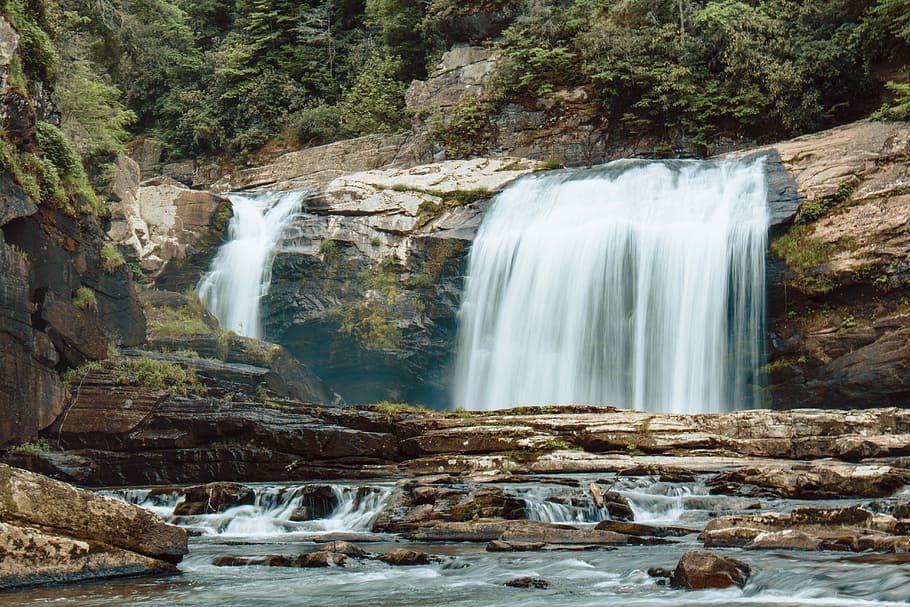 Landschaftsfotografie, Wasserfälle, Felsoberfläche, Wasserfall, Baum, Rock, fallen, Stein, Wasser, Moos, Strom, Felsvorsprung, fließendes Wasser, Kiefer, fließen, Bewegung, nass, Wald, Szenen - Natur, Schönheit in der Natur, Langzeitbelichtung, solide, Rock - Objekt, fließend, Umgebung, Natur, Bewegungsunschärfe, Pflanze, Nicht-städtische Szene, Tag, Kraft in der Natur, keine Leute, draußen, fallendes Wasser, Regenwald, 5K