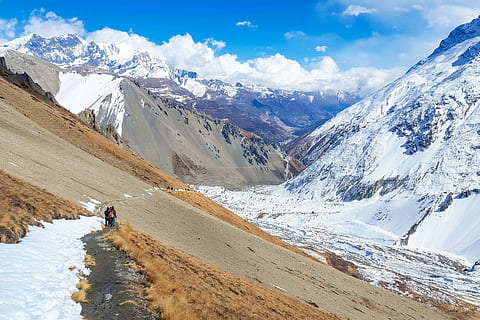 il trekking, nepal himalaya, persone, a piedi, montagne, daytie, montagna, la neve, roccia, nube, escursione, temperatura fredda, scenics - natura, catena montuosa, bellezza nella natura, inverno, ambiente, attività, cielo, attività di svago, natura, paesaggio, montagna innevata, escursioni a piedi, avventura, giorno, nuvola - cielo, sport, ghiaccio, picco di montagna, all'aperto, 1080P, CC0, dominio pubblico, privo di copyright