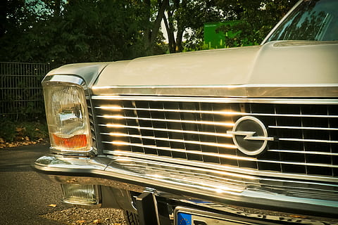 auto, opel, oldtimer, PKW, passagerbiler, nostalgi, metallisk, køretøjer, tør, opel diplomat, limousine, automotive, foran, krom, klassisk, elegant, gammel, samlerobjekt, nostalgisk, opretholdes, gammel bil, køre, spotlight, udsigt, smuk, retro, hyggelig, årgang, kapacitet, bil, gammeldags, retro stylet, transportmidler, land køretøj, forlygte, transportform, antik, vintage bil, gitter, træ, motor køretøj, dag, natur, plante, ingen mennesker, metal, udendørs, stationær, glas - materiale, rejse, sollys, luksus, sølvfarvet, 4K, CC0, offentligt domæne, royaltyfrie