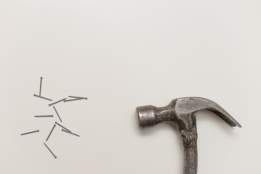 grå, Hammer, hvid, overflade, negle, værktøjer, objekter, metal, studio skud, indendørs, ingen mennesker, hvid baggrund, arbejdsværktøj, gruppe af objekter, enkelhed, medium gruppe af objekter, tæt på, stilleben, gør det selv, Håndværktøj, arrangement, kopiere plads, søm, værktøj, kreativitet, farvet baggrund, sølvfarvet, skruenøgle, 1080P