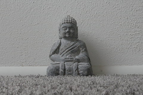 Budda, piccolo, parete, rappresentazione umana, statua, somiglianza maschile, scultura, nessuno, giorno, arte e artigianato, rappresentazione, religione, caratteristica della parete, spiritualità, creatività, architettura, credenza, struttura costruita, mestiere, luogo di culto, idolo, 5K, CC0, dominio pubblico, privo di copyright