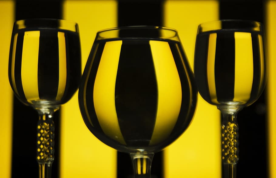 dich Weingläser, dich, Weingläser, Getränke, Brille, Tassen, gefüllt, Wein, Flüssigkeiten, drei, Portionen, golden, Gelb, Beleuchtung, transparent, klar, trübe, bunt, Hintergründe, Party, Spaß, Alkohol, Champagner, Lebensstil, Restaurant, Feierlichkeiten, Flasche, Getränk, Trinkglas, Nahansicht, Erfrischung, Essen und Trinken, Glas, Weinglas, Glas - Material, Haushaltsausstattung, keine Leute, Stillleben, drinnen, Gruppe von Objekten, Container, Lebensmittel, Weißwein, Luxus, 1080P