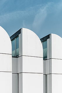 edificio de gran altura blanco, blanco, edificio, vaso, ventana, nublado, cielo, arquitectura, estructura, azul, exterior del edificio, el color blanco, moderno, estructura construida, nadie, al aire libre, lugar de trabajo, fachada, vista de ángulo bajo, día, naturaleza, nube - cielo, pared - característica de la construcción, fábrica, luz del sol, industria, forma, edificio de oficinas exterior, 4K, CC0, dominio público, libre de derechos