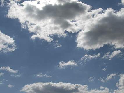 skyer, himmel, blå, humør, skyer form, vejr, sky - himmel, skønhed i naturen, lav vinkel visning, natur, cloudscape, baggrunde, scenics - natur, ingen mennesker, dag, hvid farve, ro, miljø, sollys, udendørs, dramatisk himmel, idyllisk, vind, meteorologi, ren, 1080P, CC0, offentligt domæne, royaltyfrie
