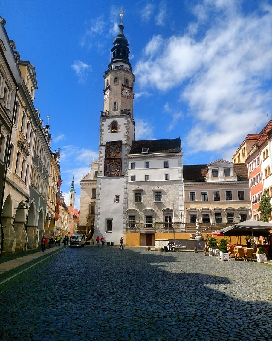 Tyskland, Görlitz, gamle torv, gammel by, bygning udvendig, arkitektur, bygget struktur, by, bygning, himmel, tårn, gade, religion, sted for tilbedelse, spiritualitet, transportmidler, natur, tro, blå, klokke tårn, rejse, udendørs, Beliggenhed, ur, placere, 4K