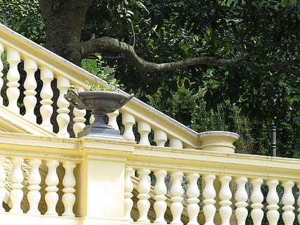 kamera, palads, gul, arkitektur, bygget struktur, træ, ingen mennesker, bygning udvendig, dag, plante, arkitektoniske kolonne, balustrade, lav vinkel visning, natur, rækværk, bygning, Kunst og håndværk, udendørs, sollys, udsmykkede, håndværk, kreativitet, mønster, 4K, CC0, offentligt domæne, royaltyfrie