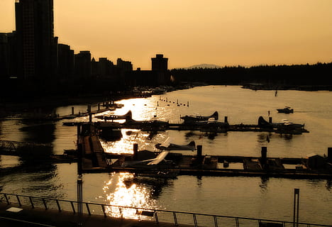 západ slunce, přístav, floatplanes, voda, moře, cestovní ruch, večer, odraz, námořní plavidlo, řeka, silueta, nebe, přeprava, architektura, exteriér budovy, způsob dopravy, stavba, Příroda, město, čisté nebe, nikdo, soumrak, venku, mrakodrap, 2K, CC0, veřejná doména, bez autorských práv