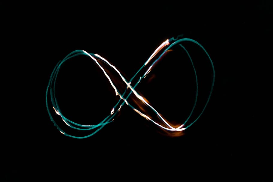 luce, fotografia a lunga esposizione, segno di infinito, luci, nero, buio, notte, spirale, sfondo nero, in casa, nessuno, girato in studio, illuminato, astratto, creatività, amore, movimento, a forma di cuore, forma geometrica, tecnologia, forma, connessione, emozione, avvicinamento, emozione positiva, colore nero, modello, velocità, intrecciate, 4K