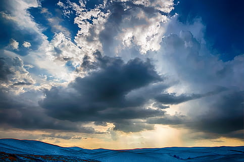 Hügellandschaft, wolkig, Himmel, tagsüber, Wolken, Sturm, Himmel Wolken, Wolken des blauen Himmels, wolke - himmel, Schönheit in der Natur, Szenen - Natur, Dramatischer Himmel, Umgebung, Berg, Wolkengebilde, Natur, Landschaft, Sonnenstrahl, Gebirge, keine Leute, Sonnenlicht, Sturmwolke, Blau, Ruhe, ruhige Szene, draußen, Meteorologie, bedrohlich, 4K, CC0, gemeinfrei, lizenzfrei