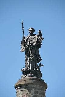 san bernardo, universitat, estàtua, Alps, Itàlia, muntanyes, suïssa, europa, lloc famós, monument, escultura, història, art i artesania, representació humana, representació, vista d’angle baix, cel, cel clar, blau, dia, creativitat, cap gent, artesania, naturalesa, còpia espai, semblança femenina, semblança masculina, arquitectura, el passat, a l'aire lliure, àngel, 2K, CC0, domini públic, lliure de regalies