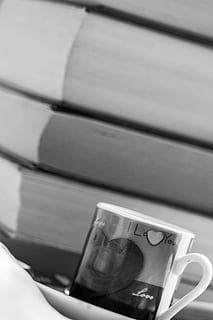 libros, apilar, amor, leer, educación, formar, formado, Hobby, ocio, mucho, grueso, café, vaso, tee, beber, recuperación, relajación, de cerca, adentro, financiar, naturaleza muerta, vista de alto ángulo, papel moneda, nadie, tecnología, negocio, moneda, centrarse en primer plano, mesa, comunicación, enfoque selectivo, jarra, número, taza de café, 5K, CC0, dominio público, libre de derechos