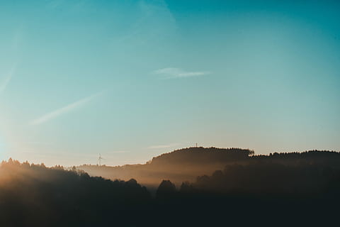 molí de vent, superior, muntanya, sortida del sol, foto de paisatge, cel, tranquil·litat, escena tranquil·la, escenics - natura, bellesa a la natura, silueta, arbre, cap gent, naturalesa, medi ambient, idíl·lic, sol, escena no urbana, núvol - cel, posta de sol, paisatge, planta, llum solar, boira, a l'aire lliure, nebulós, 5K, CC0, domini públic, lliure de regalies