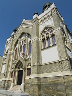 přeměnit v dusík, slovensko, synagoga, architektura, exteriér budovy, nízký úhel pohledu, stavba, budova, nebe, okno, Dějiny, nikdo, minulost, místo uctívání, náboženství, Příroda, víra, duchovno, čisté nebe, den, 4K, CC0, veřejná doména, bez autorských práv