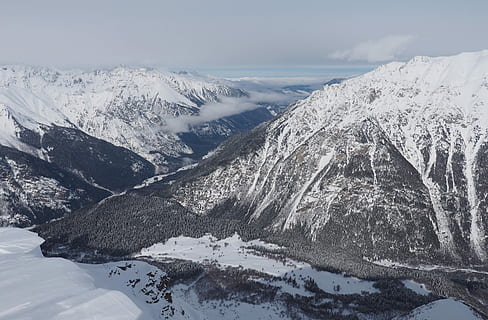 pássaro, visão de olho, montanha de neve, dia, foto de rockhills snow-capped, montanha, neve, Rocha, floresta, vale, cadeia de montanhas, nuvem, exterior, panorama, alpes, obstáculo, natureza, norte, majestoso, temperatura fria, inverno, beleza na natureza, scenics - natureza, montanha coberta de neve, meio Ambiente, cor branca, tranquilidade, cena tranquila, ninguém, cena não urbana, céu, congeladas, Clima extremo, Pico da montanha, alcance, 4K, CC0, domínio público, royalty free