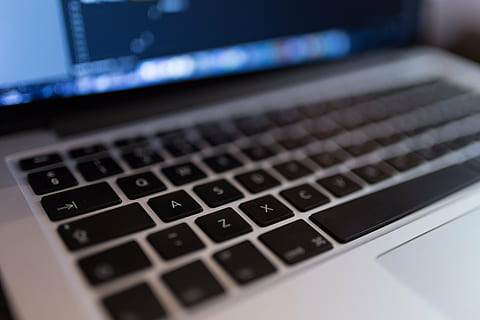 selektīvs, fokusa fotografēšana, ieslēgta MacBook, pro, slīpums, maiņa, fotogrāfija, MacBook, kodēšana, programmēšana, strādā, klēpjdators, tehnoloģijas, Bizness, kodu, bezvadu tehnoloģija, datora tastatūra, komunikāciju, dators, internetā, savienojumu, tuvplāns, datora atslēga, datortehnika, tastatūra, telpās, datortīkls, datus, selektīvu fokusu, nav cilvēku, datora daļa, datora monitors, izmantojot klēpjdatoru, globālās komunikācijas, datoru noziegumi, 4K, CC0, publiskais domēns, bez atlīdzības