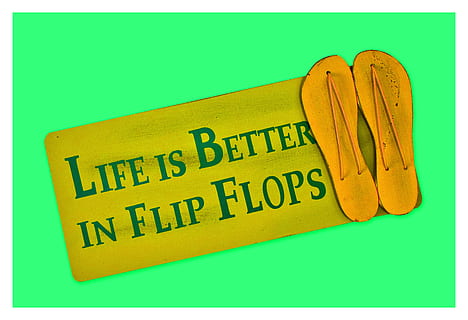 flip flops, skjold, postkort, bo, bedre, sko, morsom, gratulasjonskort, glede, lykke, vennlig, ordtak, livsstil, sommer, kommunikasjon, tekst, gul, ingen folk, automatisk postproduksjonsfilter, innendørs, farget bakgrunn, papir, nærbilde, vestlig skript, grønn farge, studio skudd, skilt, Merk, overfør utskrift, blå, budskap, stilleben, skjære ut, limnote, 2K, CC0, offentlig domene, opphavsrett gratis
