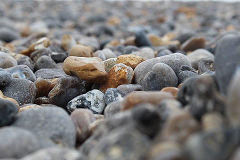 Gallets, strand, makro, sløring, solid, klippe, selektiv fokusering, sten - objekt, sten-, rullesten, ingen mennesker, dag, rock-objekt, stor gruppe af objekter, jord, natur, overflod, udendørs, tekstureret, tæt på, baggrunde, fuld ramme, hav, overflade niveau, 5K, CC0, offentligt domæne, royaltyfrie