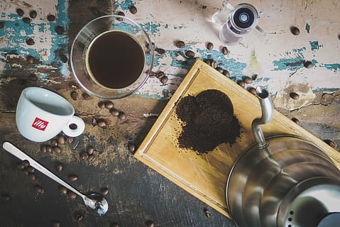 alb, ceramică, ceaşcă de ceai, pahar de băut, masa, cafea, fasole, sămânță, Fierbinte, apă, ceașcă, halbă, sticlă, ceainic, zi, nici o persoana, în interior, a închide, natură moartă, vedere în unghi mare, direct deasupra, recipient, ustensile de bucatarie, mancare si bautura, mănâncă ustensile, alimente, linguriţă, preparare, cafea macinata, perie, prospeţime, echipamente de uz casnic, băutură, murdar, 2K, CC0, domeniu public, fără drepturi de autor