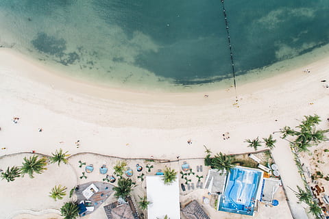 fugl, Eyeview, kysten, antenne, fotografering, strand, fugleperspektiv, hvid, sand, udvej, luftfoto, udendørs, sommer, ingen mennesker, træ, dag, himmel, natur, jord, plante, vækst, høj vinkel visning, sollys, skønhed i naturen, beholder, grøn farve, flaske, fravær, potteplante, sko, vand, blomsterkrukke, 4K, CC0, offentligt domæne, royaltyfrie
