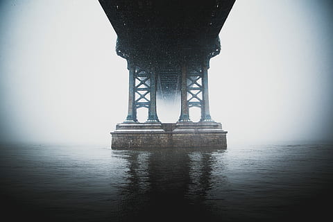 foto del paisaje, base del puente, soporte de puente marrón, puente, estructura, arquitectura, agua, mar, estructura construida, naturaleza, niebla, reflexión, nadie, río, frente al mar, día, ciudad, al aire libre, viñeta, conexión, cielo, exterior del edificio, copia espacio, 5K, CC0, dominio público, libre de derechos