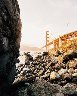 formaciones rocosas, cuerpo, agua, arquitectura, puente, cielo, rocas, costa, mar, Oceano, amanecer, Puente de puerta de oro, puente - estructura hecha por el hombre, California, lugar famoso, Estados Unidos, condado de san francisco, roca - objeto, al aire libre, rock, sólido, estructura construida, naturaleza, formacion de roca, puente colgante, conexión, día, turismo, viaje, nadie, transporte, montaña, destinos de viaje, formación, bahía, 4K, CC0, dominio público, libre de derechos