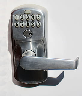 gris, inoxydable, acier, numérique, pêne dormant, fermer à clé, combinaison, Sécurité, protection, sûr, garantir, métal, code, système, mot de passe, nombre, cadran, symbole, protéger, icône, La technologie, accès, secret, privé, ouvrir, conception, intimité, sauvegarde, la sauvegarde, verrou, cryptage, fermé, fond blanc, personne, futuriste, fermer, à l'intérieur, prise de vue en studio, objet unique, la communication, couleur argentée, nature morte, coupé, alliage, bouton, lien, vieux, équipement, 2K, CC0, domaine public, libre de droits
