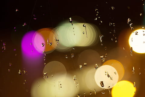 Bokeh Fotografie, Regen, tropfen, Reflexe, Brechung, Magenta, Orange, Gelb, verwischen, Makro, drinnen, keine Leute, Nahansicht, Linseneffekt, Reflexion, Geometrische Figur, Kreis, beleuchtet, Kunst, Kultur und Unterhaltung, Stillleben, Wasser, Vollbild, Nacht-, mehrfarbig, Hintergründe, Natur, abstrakt, Musik-, 5K, CC0, gemeinfrei, lizenzfrei