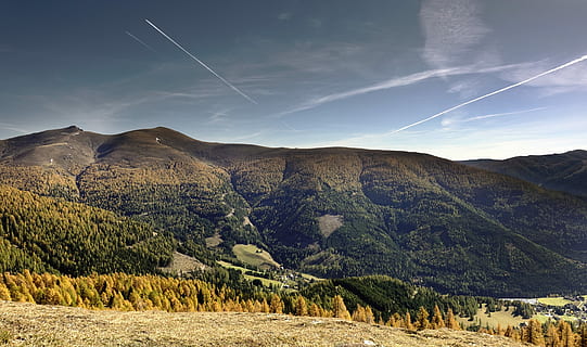 vagabondo alpino, scenario, collina di montagna, montagna, albero, foresta, nube, erba, collina, pendio, leafe autunnale, autunno, verde, alp, cielo, scenics - natura, paesaggio, natura, ambiente, catena montuosa, terra, pianta, bellezza nella natura, nessuno, scena non urbana, nuvola - cielo, scena tranquilla, la tranquillità, a distanza, all'aperto, roccia, giorno, scia di vapore, Pino, clima arido, albero di conifere, 4K, CC0, dominio pubblico, privo di copyright