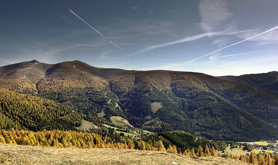 vagabondo alpino, scenario, collina di montagna, montagna, albero, foresta, nube, erba, collina, pendio, leafe autunnale, autunno, verde, alp, cielo, scenics - natura, paesaggio, natura, ambiente, catena montuosa, terra, pianta, bellezza nella natura, nessuno, scena non urbana, nuvola - cielo, scena tranquilla, la tranquillità, a distanza, all'aperto, roccia, giorno, scia di vapore, Pino, clima arido, albero di conifere, 4K