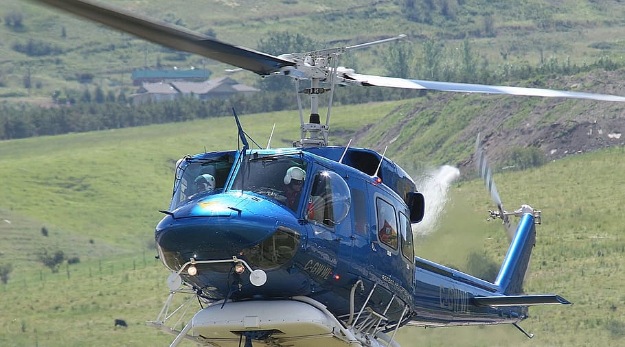 helicòpter, chopper, vol, volant, cel, aviació, volar, rotor, fulla, aèria, rescat, rotació, moviment, rotar, girar, circulació, pilot, vehicle aeri, transport, manera de transport, avió, militar, dia, indústria aeroespacial, exèrcit, naturalesa, hèlix, terra, entrenament militar, cabina, forces aeries, forces Armades, gent, govern, 2K
