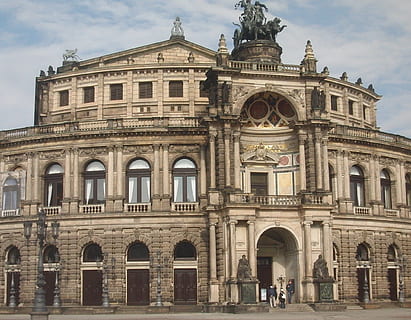 Drezno, opera, budynek, architektura, na zewnątrz budynku, zbudowana struktura, łuk, niebo, przeszłość, historia, cele podróży, przypadkowi ludzie, Natura, Miasto, chmura - niebo, dzień, fasada, Grupa ludzi, podróżować, turystyka, na dworze, kolumna architektoniczna, ozdobny, 1080P, CC0, domena publiczna, darmowe zdjęcia