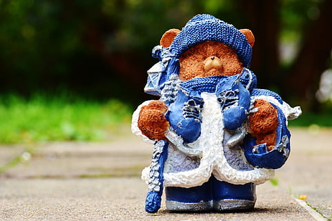 Winter, Bären, Bär, Teddy, Zahl, winterlich, Deko, Weihnachten, Dekoration, Nikolaus, Geschenke, Dezember, nachdenklich, Festival, feiern, lustig, Weihnachtsdekoration, Weihnachtsbaum, Advent, Darstellung, Spielzeug, Kindheit, Tag, Fokus auf den Vordergrund, menschliche Darstellung, Nahansicht, Teddybär, Plüschtier, Kreativität, Natur, Sonnenlicht, Kunst und Handwerk, draußen, Säugetier, braun, Unschuld, 4K, CC0, gemeinfrei, lizenzfrei