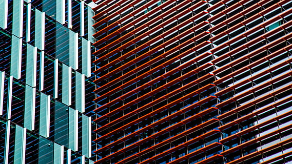 rode betonnen frames, rood, beton, frames, architectuur, buitenkant van het gebouw, ingebouwde structuur, technologie, achtergronden, volledig kader, lage hoekweergave, modern, geen mensen, gebouw, patroon, dag, buitenshuis, industrie, metaal, stad, bouwplaats, blauw, natuur, ontwikkeling, bouwindustrie, kantoorgebouw buitenkant, 5K, CC0, publiek domein, royaltyvrij